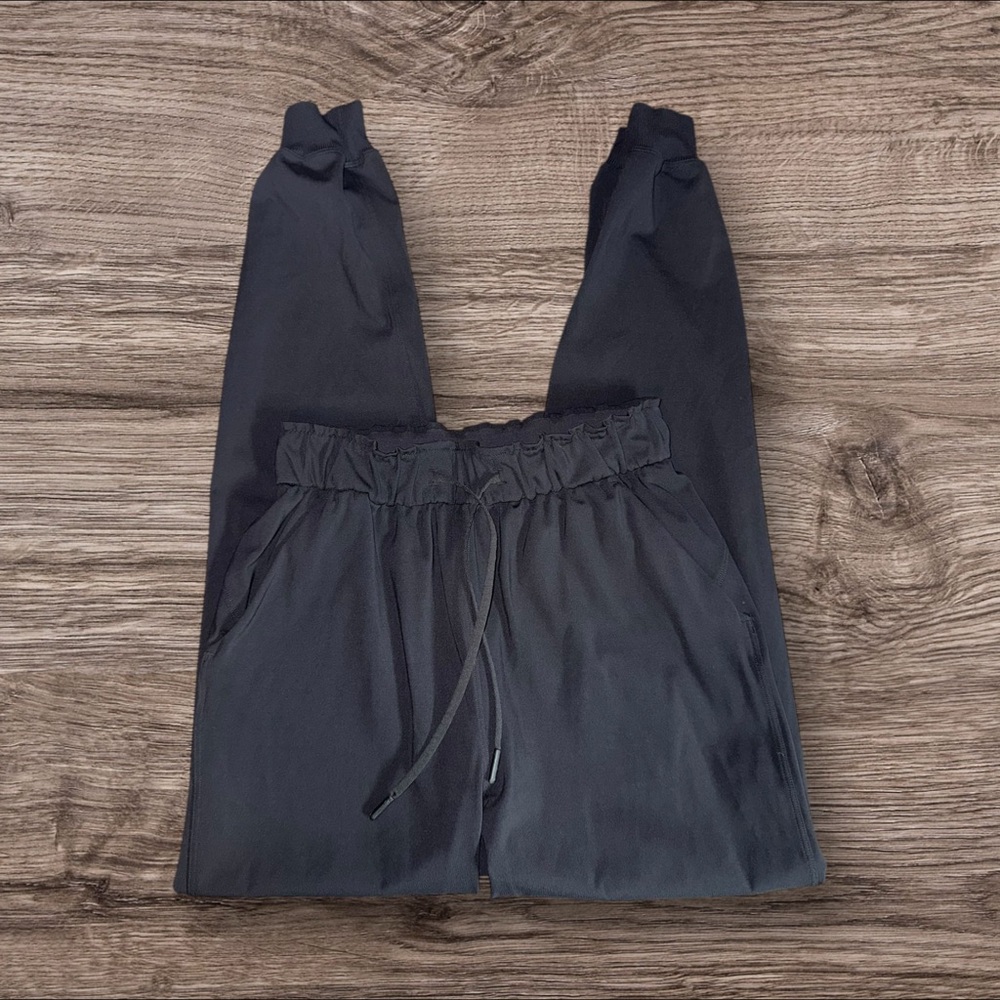 Lululemon Keep Moving Jogger Black Sz 4